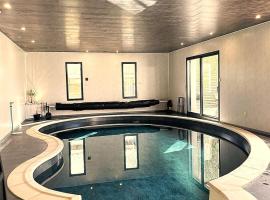 Le Loft - Piscine Intérieure et Salle de Cinéma, Hotel in Vitré