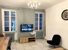 Grand logement cosy avec terrasse 900 m cure