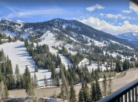 Condo Right on the Snowbird Slopes!, hotel v destinaci Sandy