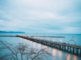 Luxury Beachfront Suite - Free Onsite Parking