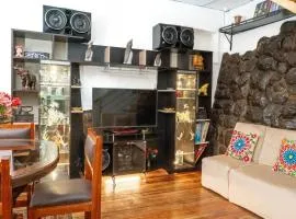 Cozy House Near Mean Square - free Airport Pickup