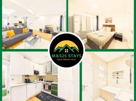 Modern Garden Flat with Free Parking, Hotel in The Hyde