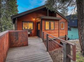 Amazing Lake Views, Hot Tub, & Two Living Rooms, hotel u gradu Traki