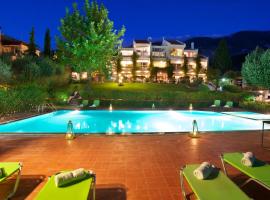 Felix Residence & Lucia Simona Villas, hotel em Mousata