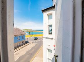 Superb Studio With Marina Views- WiFi Included, Hotel in Dublin