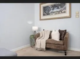 Modern 5-Bedroom House - Bannockburn