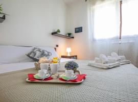 Alloggio turistico Suite Leonardo - Rome, 20m in treno -Fiumicino Airport, 2m in treno- Fiera, 2m in treno, Hotel in Fiumicino
