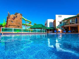 Las Palmas 2BR 2BA Suite Ground Floor- D101, hotel a Campo del Medio