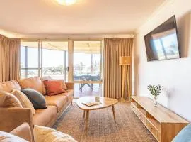 Blue Waters - Beachfront and River View - Sleeps 6 -Central Kalbarri