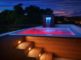 Modern Penthouse with Rooftop Oasis & Gated Parking - 3