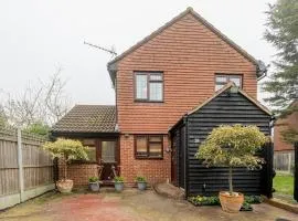 Comfortable 4-bedroom home Bicknacre - Pass the Keys