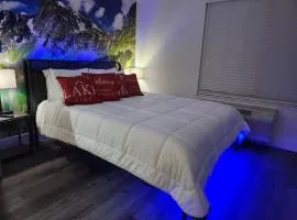 Near Airport, Hospital, Midtown, 58 TV - Apt 255