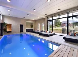 Villa with Pool & Suites for 12 Guests