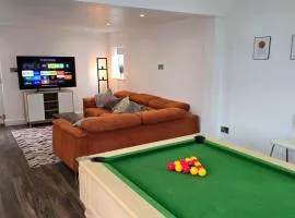 5 Bedrooms, Pool Table, Sleeps 10, Contractor Stays, Family Gatherings - Secure Free Parking