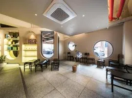 부산 대연동 뮤트호텔