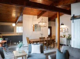 Peaceful Lakeview Cottage lake access & fire pit