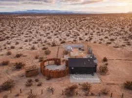 Romantic Desert Retreat - Stargazing Dome, Hot Tub, Fire Pit, Hammocks, Cowboy Pool