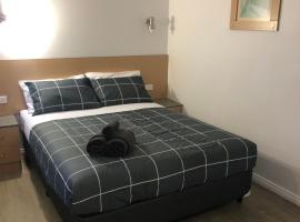 Latitude20 Cattrall Park Motel, hotel di Karratha