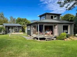 Kakariki Bach - Family Haven