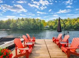 Moon River Cottage in Bala with BBQ, Canoes & Kayaks