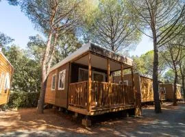 Mobilhome im Ferienpark mit grosser Poolanlage