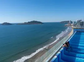 Oceanfront Condo on the Malecon