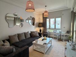 Luxury apartment in Berges du Lac 2, Hotel in Al ‘Uwaynah