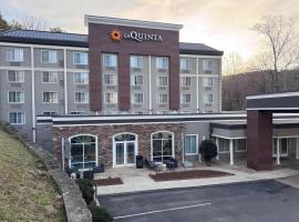La Quinta Inn & Suites by Wyndham Asheville Downtown, hotel di Asheville