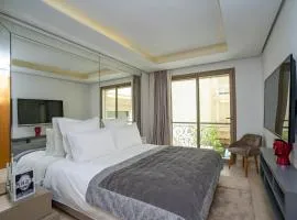 Bright Luxury Studio Apartment - City Center