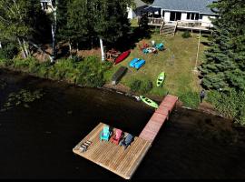 Amazing Lakefront cottage on Paradise Lake, hotel in Haliburton