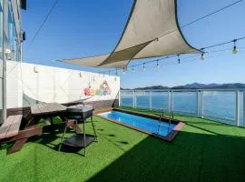 Geoje Rainbow Kids Pool Villa