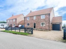 4x Bed Luxurious Home With a View