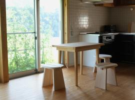 Lotus Retreat ロータスリトリート 高知空港から車で30分 山のふもとの一棟貸しコテージ, hotel din Kami