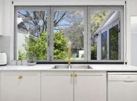 Marvellous March - Central 2 Bed Wi-Fi