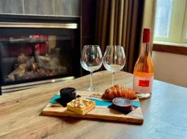 Spacious, Pet Friendly, Townhouse Hot Tub Perfect for Families!