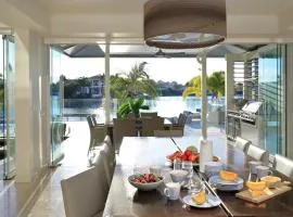 The Peninsula Secret - spacious waterfront & heated Spa