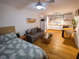 The Eazy Living Studio - Pet Friendly