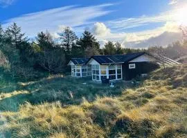 Elegant Home With Views Of Protected Landscape