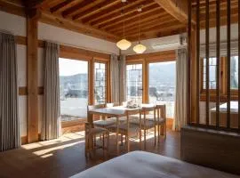 Luxury Hanok Gagaharang