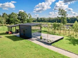 Pulli Country Club - Private Sauna & River View, hotel i P&auml;rnu