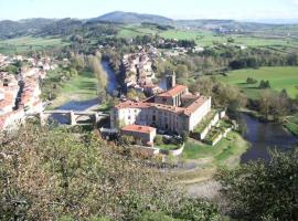 L'estaou – hotel w mieście Lavoûte-Chilhac