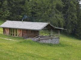 Berghütte Blockhaus, hotel s hidromasažnom kadom u gradu 'Redagno'