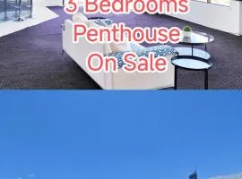 Penthouse in Surfers Hawaiian Holiday Apartments