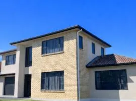 Spacious 4 Bedroom Family Home in Mission Heights, Auckland