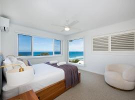 Ziggy's Beach House - Ocean views, Jacuzzi, Sauna!, hotelli kohteessa Woolgoolga