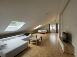 Zwischenstopp & Wohlfühlen - Neubau-Apartment mit Parkplatz & Küche, Hotel in Efringen-Kirchen