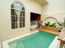 At Paviliun With Private Pool, hotel u gradu Timuran