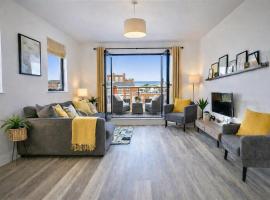 Margate Penthouse Private Balconies Sea Glimpses Gated Parking Air-Con The Penthouse, hotel a Margate