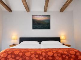 Symbiola Apartments، فندق في ديشين