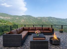 Presidential 3BHK Family Private Cottage in Murree Mountains, Hotel in Murree